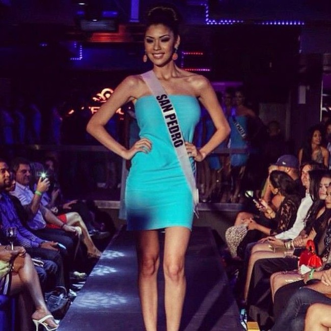 Hal pertama yang dia katakan padaku adalah bahwa aku butuh operasi hidung dan pengecilan payudara. Itulah di mana aku mulai menanyakan pada diriku sendiri mengenai apa yang akan aku lakukan dan seberapa jauh aku melangkah di dunia kontes kecantikan, ungkap Barbara Santana kepada Refinery29. (Foto: Instagram/@barbsantana)