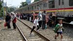 KRL Tanah Abang-Palmerah Ngadat di Kawasan Petamburan