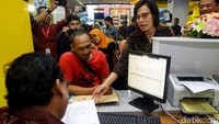 Menteri Keuangan Sri Mulyani Indrawati mengunjungi sejumlah Kantor Pelayanan Pajak Pratama di Jakarta, Jumat (29/3/2019) salah satunya adalah di KPP Pratama Tebet.