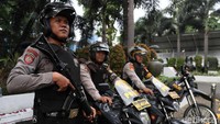 Polisi bermotor juga telah disiagakan sejak sore hari ini.