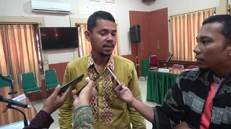 Makan Malam Berujung Pemecatan Ketua KPU Pariaman Makan Malam Berujung Pemecatan Ketua KPU Pariaman