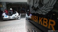 Polisi Militer juga sudah terlihat di depan hotel.