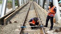 Hingga saat ini petugas masih melakukan penanganan.