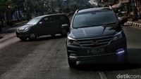Confero diperuntukkan bagi mereka yang menginginkan MPV dengan budget terbatas sedangkan kalau Otolovers menginginkan MPV dengan fitur lebih banyak bisa memilih Cortez.
