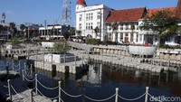 Kali Besar Kota Tua usai direvitalisasi menjadi salah satu destinasi wisata favorit warga dan wisatawan yang berkunjung ke Jakarta. Pasalnya, kawasan itu ditata dengan apik dan menarik sehingga cocok untuk dijadikan latar berfoto atau sekadar menikmati pemandangan gedung-gedung tua ala tempo dulu.