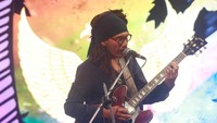 Musik bisa menjadi salah satu media utama untuk manusia bergerak ke arah yang lebih baik.