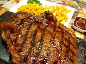 Sirloin Steak Empuk Juicy Enak Ada di 5 Tempat Ini