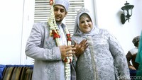 Dhawiya kini sudah resmi menjadi istri Muhammad. Mereka melangsungkan pernikahan di kawasan Jatinegara, Jakarta Timur pada sore tadi, Jumat (29/3).