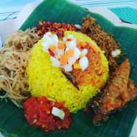 Mau Nasi  Kuning  Ambon atau Manado  Semuanya Sedap 