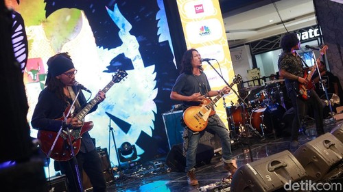 Navicula saat tampil di dhot music day 2019 di Bali.