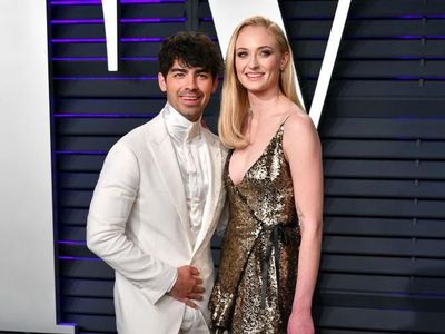 Foto: Joe Jonas dan Sophie Turner yang Nggak Kalah Mesra dari Nick-Priyanka