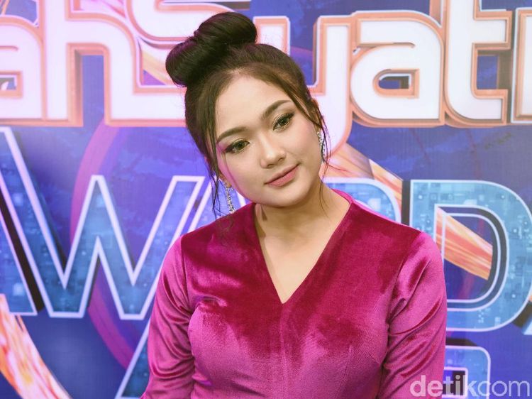 Marion Jola, Angel Lelga, Afgan, Sheryl Sheinafia, Dhawiya hingga Lea Michele