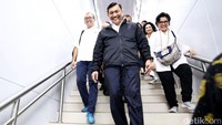 Luhut menjajal MRT dari stasiun Bundaran HI.