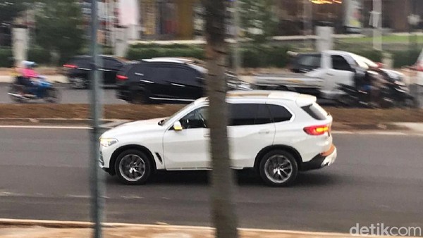 BMW X5 Model Baru Tertangkap Kamera di Jalanan BSD
