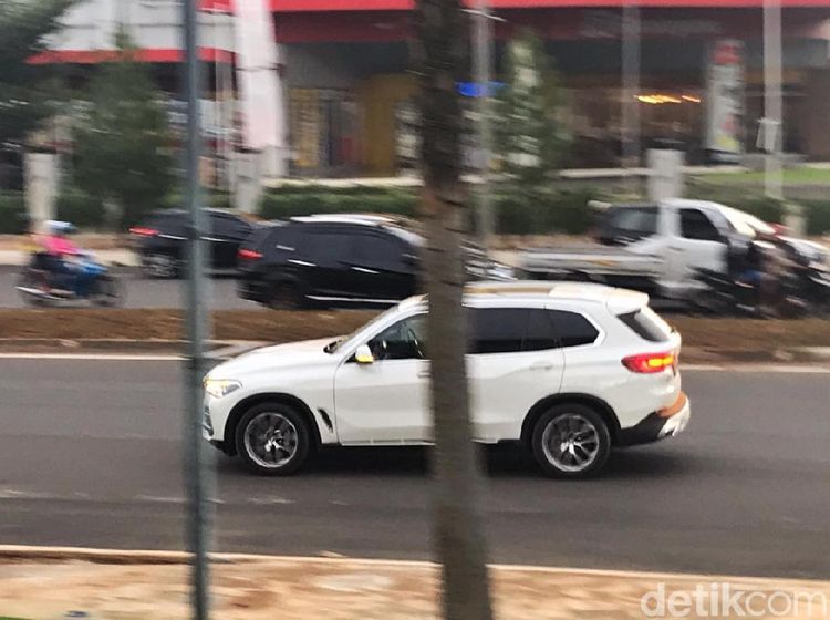 BMW X5 Model Baru Tertangkap Kamera di Jalanan BSD