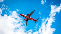 Didirikan oleh orang Amerika pada tahun 1978, Air Berlin awalnya mengoperasikan penerbangan charter liburan dari Berlin Barat ke Mediterania. Maskapai mengurangi operasi selama beberapa tahun dan dengan kerugian finansial yang berkelanjutan, akhirnya menerbangkan penerbangan terakhirnya pada Oktober 2017 (CNN Travel)