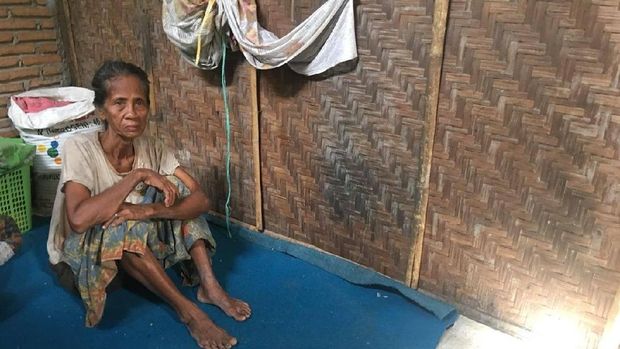 Kisah Nenek Kaissing, Tinggal di Rumah Bocor dan Urus 2 Anak Gangguan Jiwa