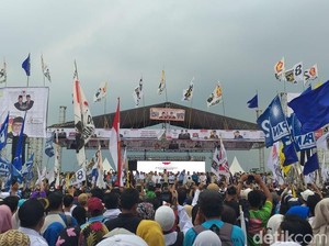 Kampanye di Bogor, Prabowo Diarak Massa hingga ke Atas Panggung