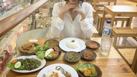 Hayoo, tebak Atikah bisa nggak menghasilkan sambal ini? Foto: Instagram@therealatikahsuhaime