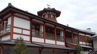 Ada 2 gedung baru yang berada tak jauh dari bangunan utama, Asuka No Yu dan Tsubaki No Yu. Bangunan ini sengaja dibangun karena pemandian utama harus direnovasi. Sehingga para wisatawan tetap bisa menikmati Dogo Onsen setiap waktu. (Bonauli/detikcom)