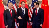 Wakil Perdana Menteri China, Liu He bediskusi dengan Menteri Keuangan (Menkeu) AS Steven Mnuchin dan Perwakilan Dagang AS Robert Lighthizer di Diaoyutai State Guesthouse, Beijing, China. Nicolas Asfouri/Pool via REUTERS.