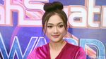 Cantik dan Manisnya Marion Jola dengan Busana Pink