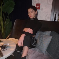 Aku tidak menentang operasi plastik, karena itu membantu banyak orang untuk meningkatkan kepercayaan diri mereka. Tapi aku merasa aku hanya menginginkannya waktu itu untuk bisa lebih diterima orang-orang yang terus saja mengritikku, bukan diriku sendiri, tuturnya. (Foto: Instagram/@barbsantana)