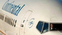 Continental dimulai pada tahun 1937 dan memfokuskan kembali ke penerbangan penumpang. Berkantor pusat di Houston dan dengan bandara utama lainnya di Cleveland, Newark dan Guam, Continental bergabung dengan United Airlines pada 2012 (CNN Travel)