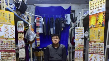 Karya Zhiepeng Zhu yang memperlihatkan barang milih mahasiswa yang tinggal di asrama. Finalis kategori Brief. Foto: Sony World Photography Awards