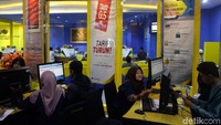 Meski begitu, bagi sejumlah warga yang belum memiliki nomor EFIN diwajibkan untuk mendaftarkan langsung di Kantor Pelayanan Pajak di berbagai daerah di Indonesia.