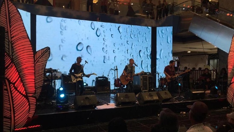 The Rain Merasa Terhormat Bisa Manggung di Trans Studio Mall Bali The Rain Merasa Terhormat Bisa Manggung di Trans Studio Mall Bali