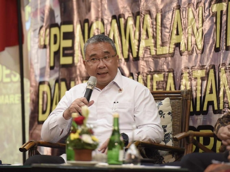 Menteri Eko Imbau Kades Tak Takut Kelola Dana Desa Menteri Eko Imbau Kades Tak Takut Kelola Dana Desa
