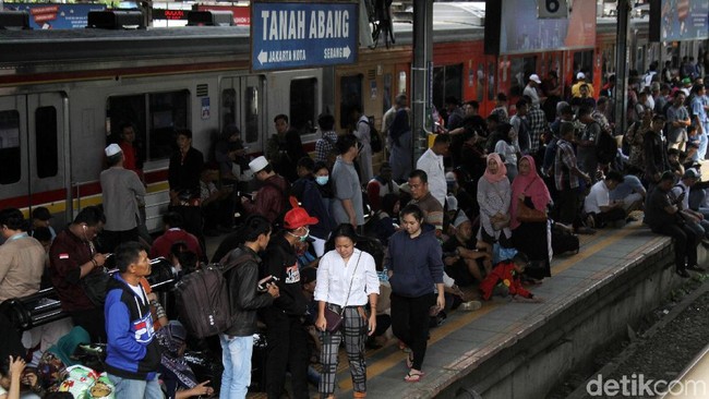 Operasi Perdana DDT Bikin Jadwal KRL Terganggu