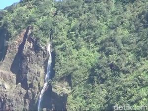 Penampakan Air Terjun Gunung Galunggung Bikin Sepi Pengunjung