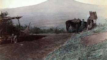 Gunung Fuji dilihat dari Otome Pass pada tahun 1890. Foto: Vintages