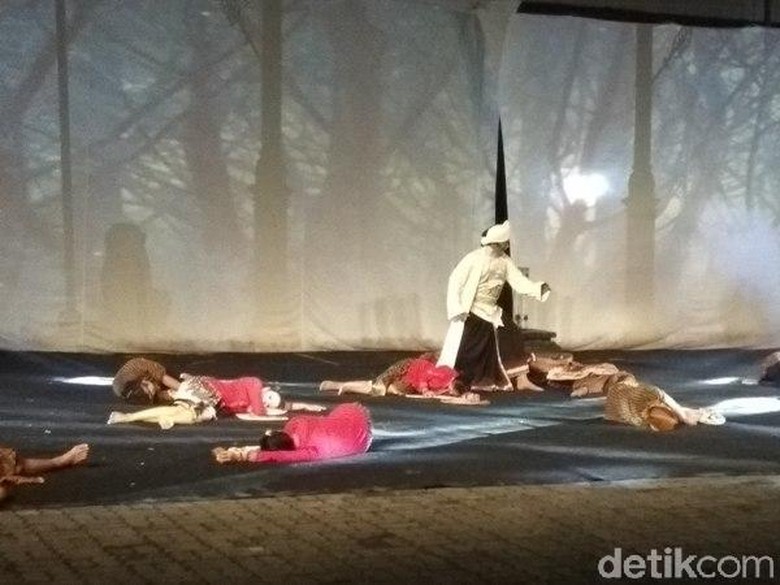 Teater Tari Aku Diponegoro Tandai 189 Tahun setelah Penangkapan Diponegoro Foto: Eko Susanto/detikcom Teater Tari Aku Diponegoro Tandai 189 Tahun setelah Penangkapan Diponegoro Foto: Eko Susanto/detikcom