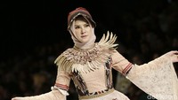 Usai acara Angel ditanya soal kabar Vicky Prasetyo yang menggelar acara tunangan dengan Anggia Chan. Pool/Palevi S/detikFoto.