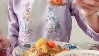 Nasi Briyani buatan sang Mamah jadi makanan kesukaan Atikah. Foto: Instagram@therealatikahsuhaime