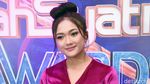 Cantik dan Manisnya Marion Jola dengan Busana Pink