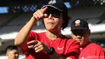 Gaya Sri Mulyani Saat Jadi Pelatih Sepakbola Dadakan