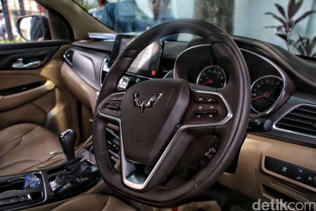Seberapa Nyaman Mengendarai MPV China Wuling Cortez?