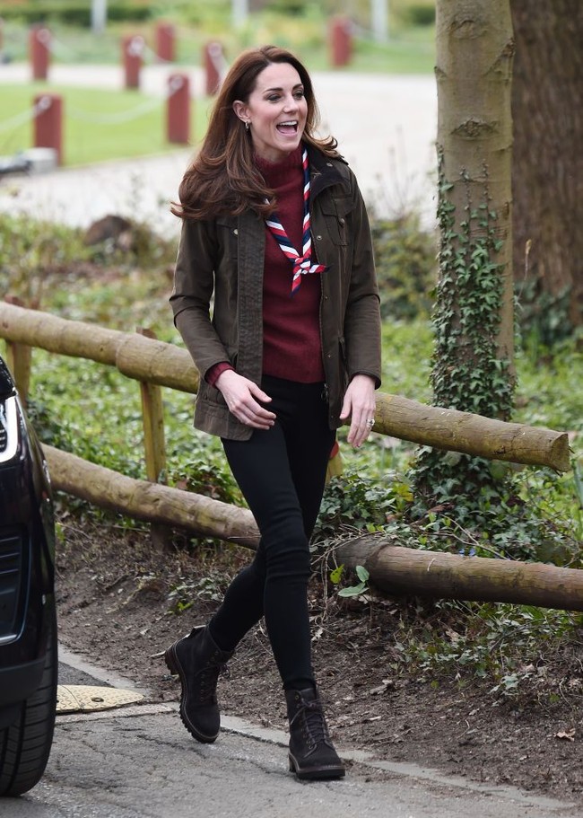 The Scouts di Gilwell Park, London, Inggris, kedatangan tamu spesial. Kamis (28/3/2019), Kate Middleton menyambangi pusat perkemahan anak-anak pramuka di Inggris itu. (Foto: Getty Images)
