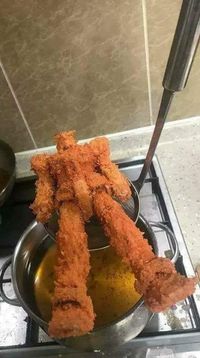 Goreng Mainan Robot Gundam Berbalut Tepung, Pria Ini Dikomentari Gordon Ramsay