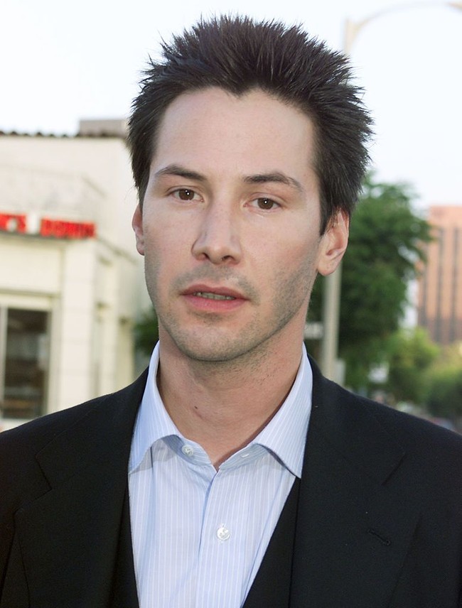 Uang adalah hal terakhir yang aku pedulikan. Aku bisa hidup dengan apa yang kupunya sekarang untuk beberapa abad lagi, kata Keanu Reeves saat wawancara dengan Hello! Magazine pada 2003. Foto: Getty Images