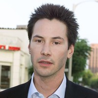 Uang adalah hal terakhir yang aku pedulikan. Aku bisa hidup dengan apa yang kupunya sekarang untuk beberapa abad lagi, kata Keanu Reeves saat wawancara dengan Hello! Magazine pada 2003. Foto: Getty Images