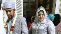 Muhammad dan Dhawiya usai prosesi akad nikah di kawasan Jatinegara, Jakarta Timur pada Jumat (29/3). Pool/Ismail/detikFoto.