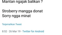 Kalau mantan ngajak balikan, coba nih jawab dengan pantun. Stroberi mangga donat, sorry ngga minat. Dijamin mantan mundur perlahan. Foto: twitter