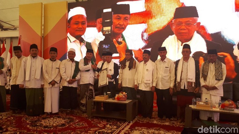 Jaringan Kiai Santri Sumsel Deklarasi Dukung Jokowi-Maruf Amin Jaringan Kiai Santri Sumsel Deklarasi Dukung Jokowi-Maruf Amin