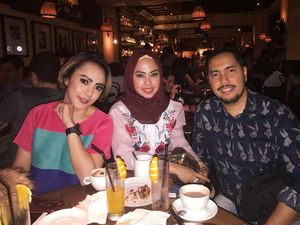 Mengintip Gaya Kulineran Heidy yang Mesra dengan Suaminya, Sunan Kalijaga