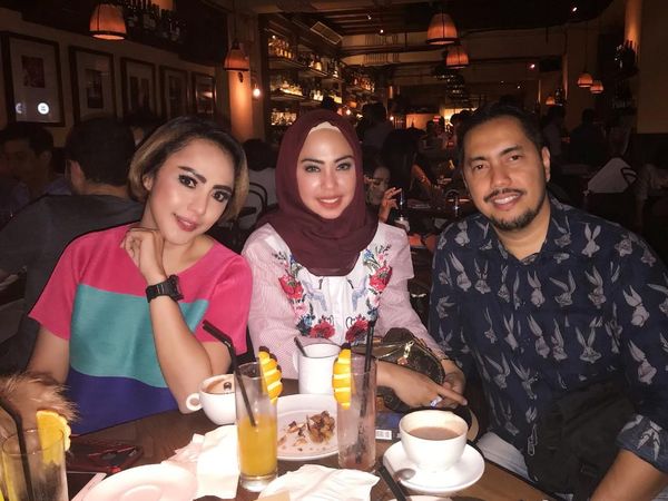 Mengintip Gaya Kulineran Heidy yang Mesra dengan Suaminya, Sunan Kalijaga